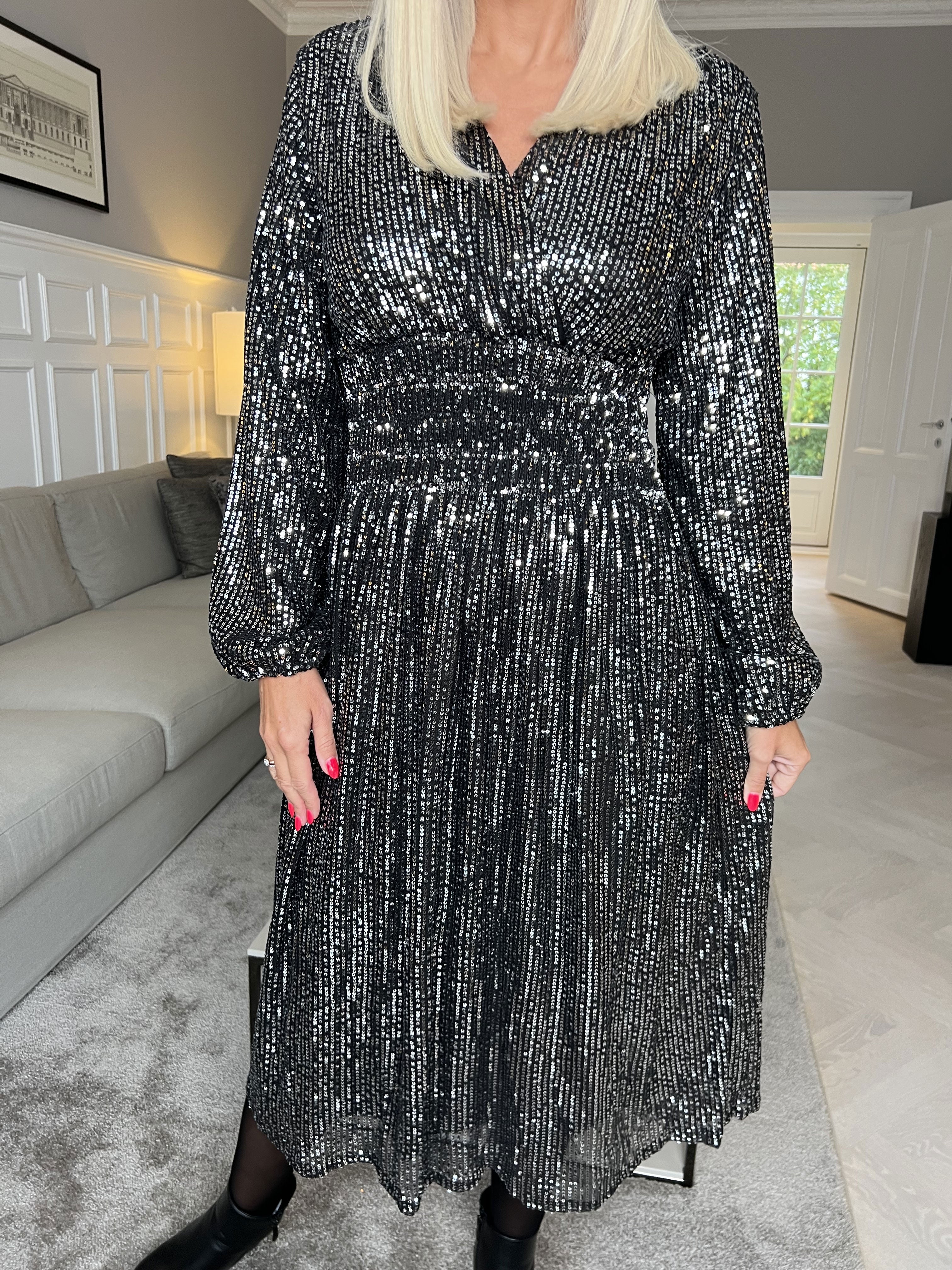 Pams Glitter Midi L/S - Vacker klänning med smock och paljetter